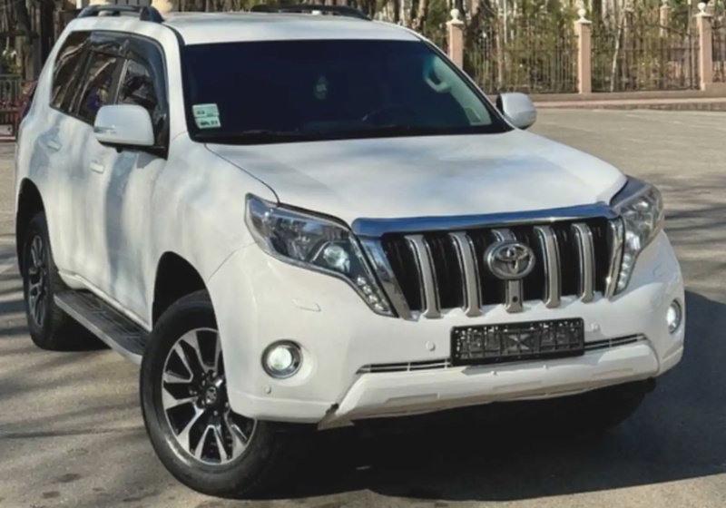 Лобовое стекло от Toyota Prado 150